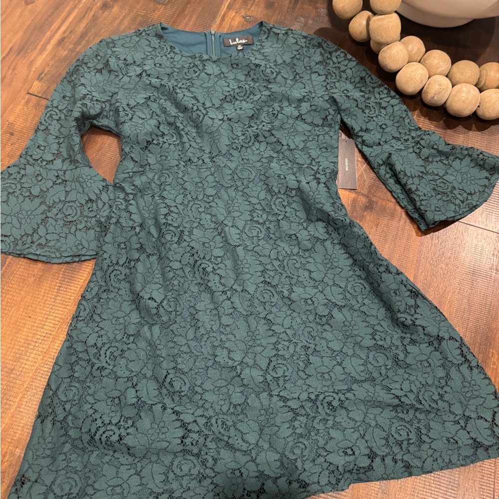 NWT- Lulus Forest Green Lace dress~Bell elbow sleeves~Size Medium